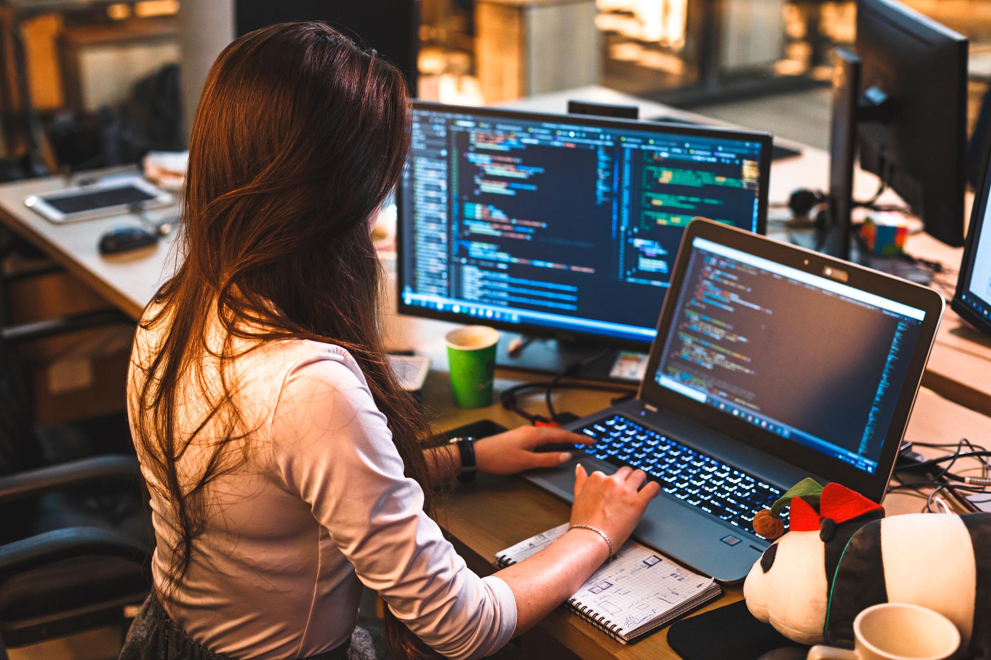 Unpacking the Perks of Outsourcing Frontend Development
